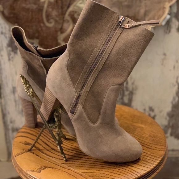 UGG Australia Athena Platform Bootie in Caramel - Picture 5 of 14